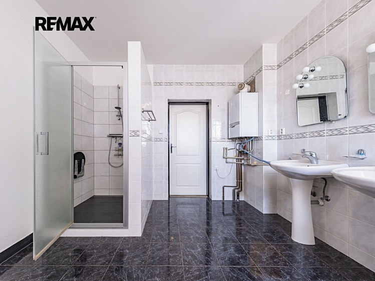 Комерційне приміщення на продаж, 400 м² (37 з 51)