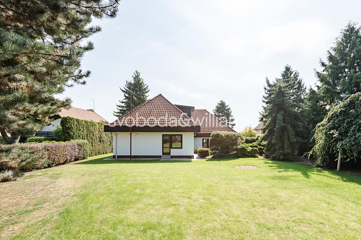 Pronájem rodinného domu 417 m², pozemek 999 m², Praha – fotka 1 z 3