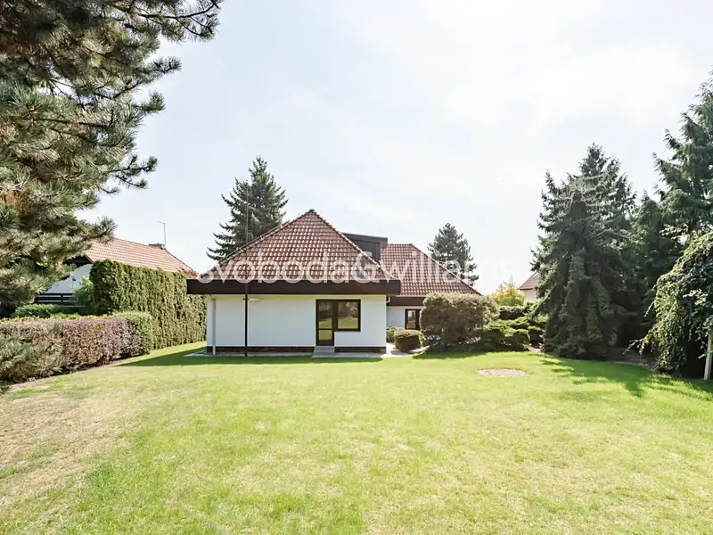 Pronájem rodinného domu 417 m², pozemek 999 m², Praha – náhled fotky 1