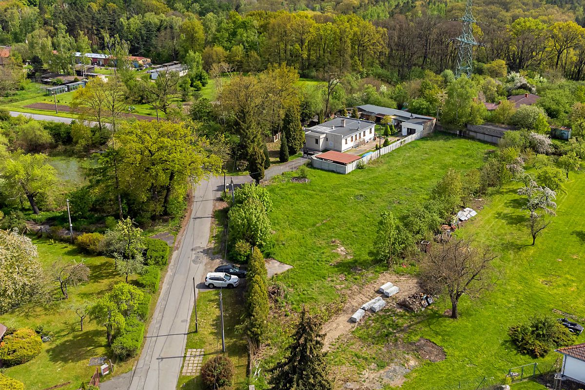 Prodej stavebního pozemku 2584 m² – fotografie 2