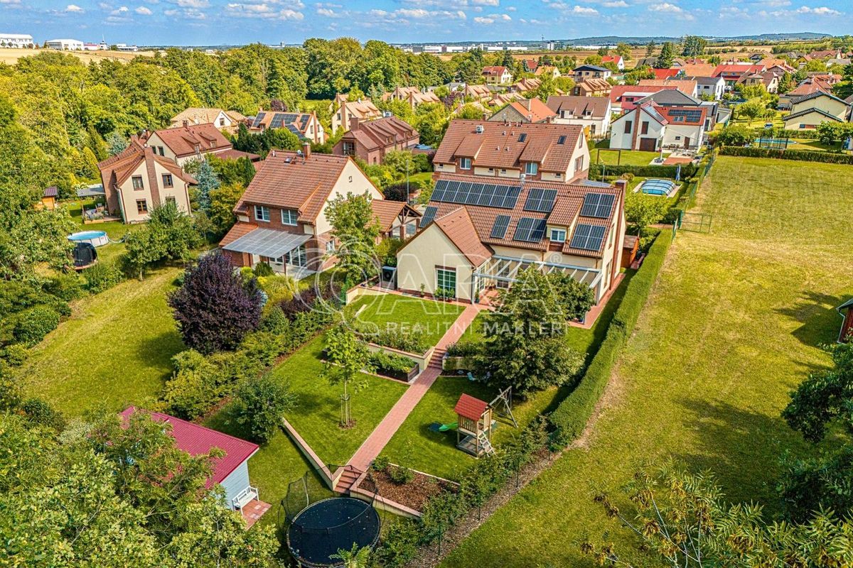 Prodej rodinného domu 222 m², pozemek 1004 m² – fotografie 3