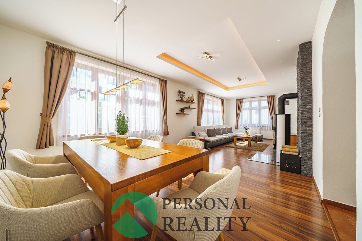 Prodej rodinného domu 616 m², pozemek 439 m² – fotografie 3