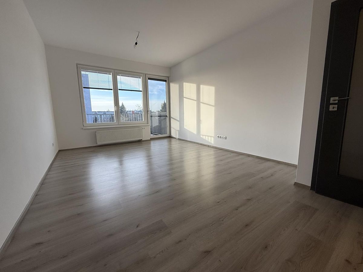Pronájem bytu 2+kk 64 m² – fotografie 2