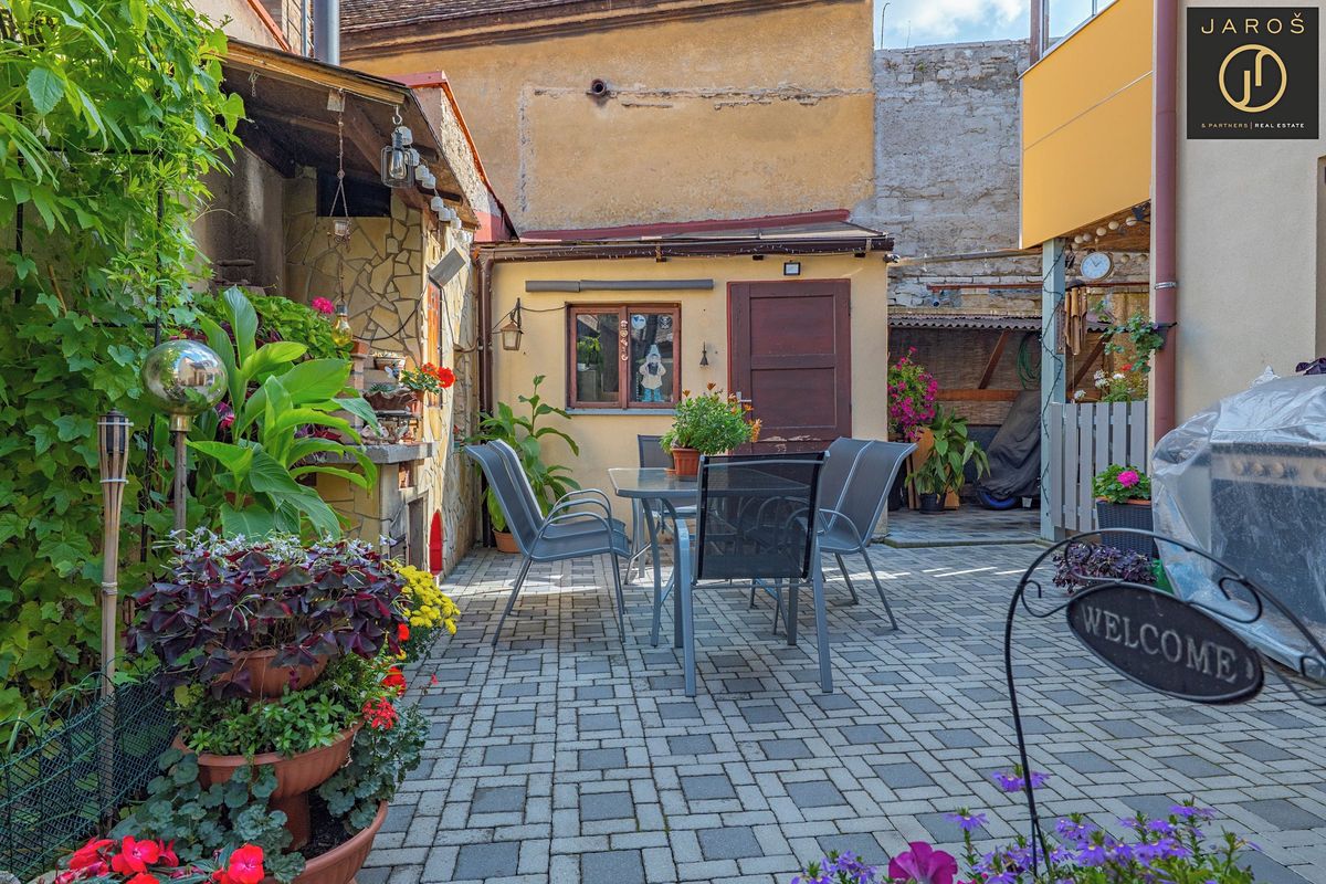 Prodej rodinného domu 216 m², pozemek 221 m² – fotografie 4