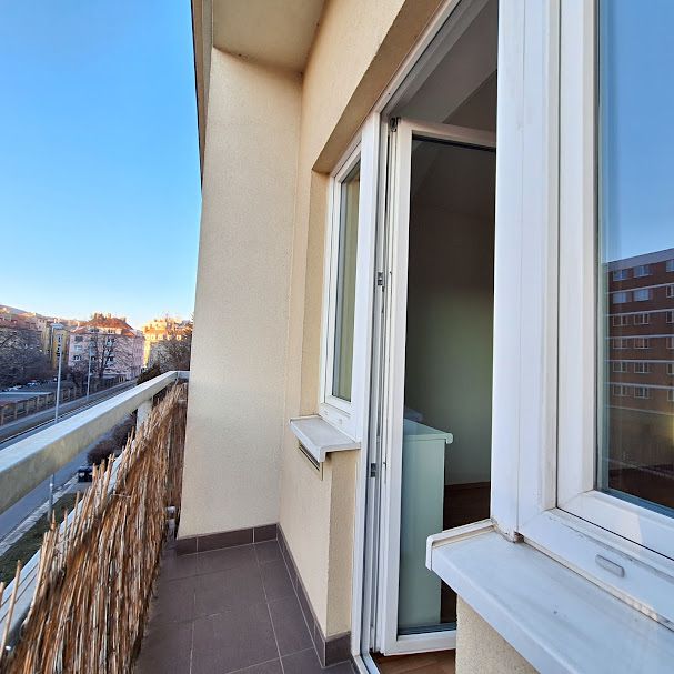 Pronájem bytu 2+kk 42 m² – fotografie 3