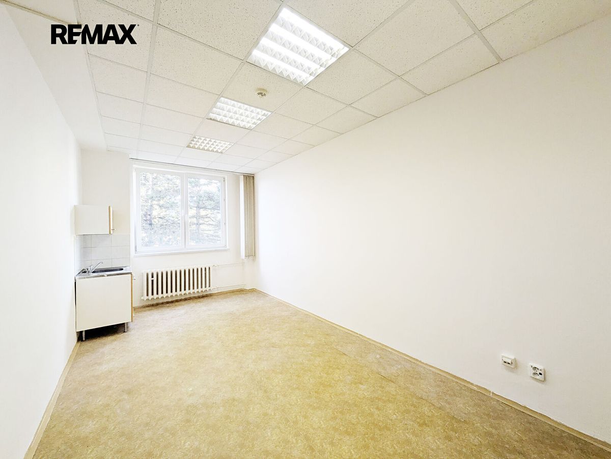 Pronájem kanceláře 73 m² – fotografie 2