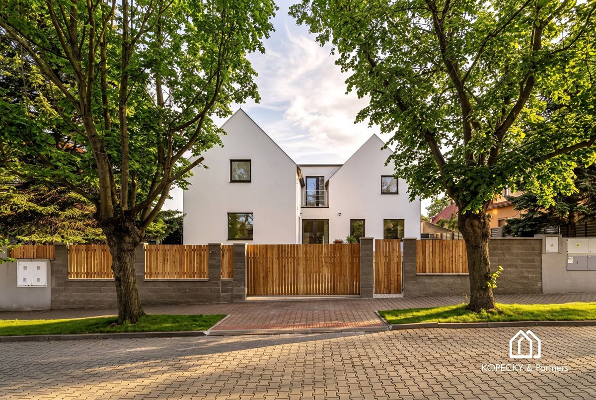 Prodej rodinného domu 139 m², pozemek 237 m² – fotografie 2