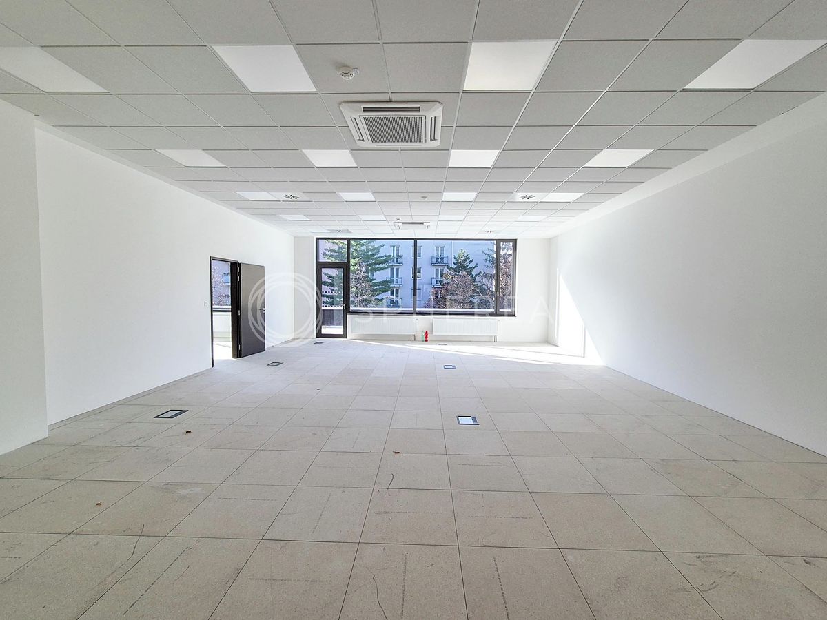 Pronájem kanceláře 1800 m² – fotografie 3