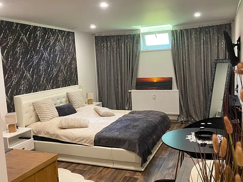 Prodej bytu 1+kk 26 m², Karlovy Vary – náhled fotky 1