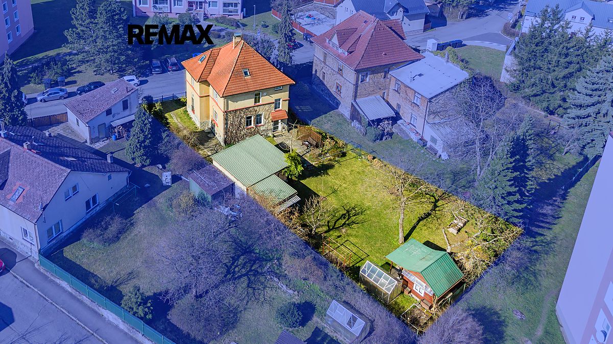 Prodej rodinného domu 294 m², pozemek 813 m² – fotografie 3