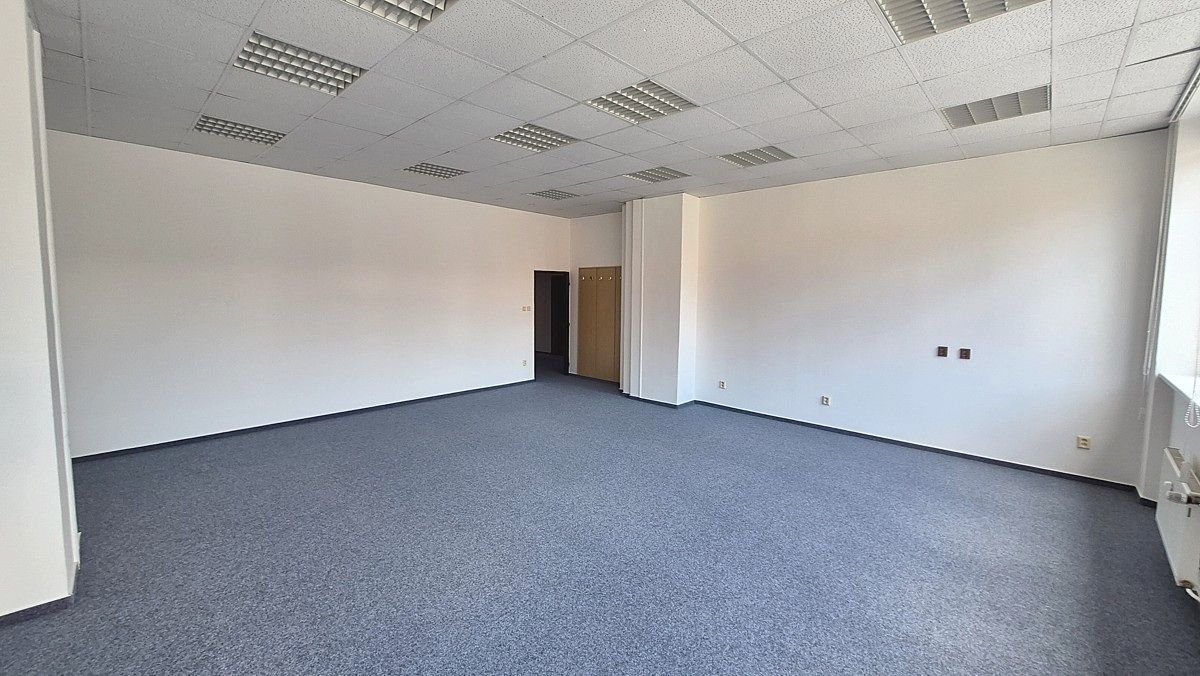 Pronájem kanceláře 153 m² – fotografie 3