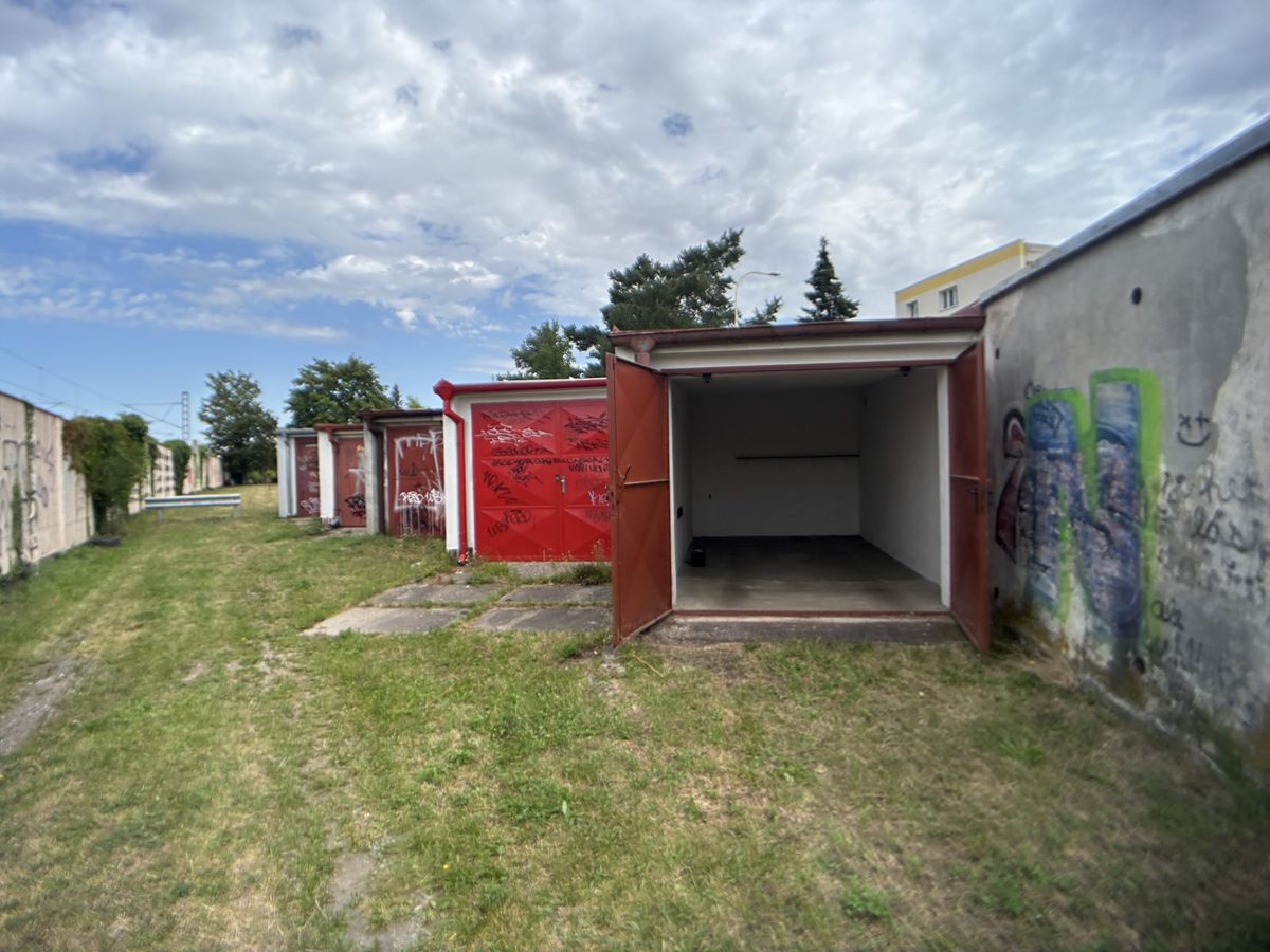Pronájem garáže 17 m² – fotografie 3
