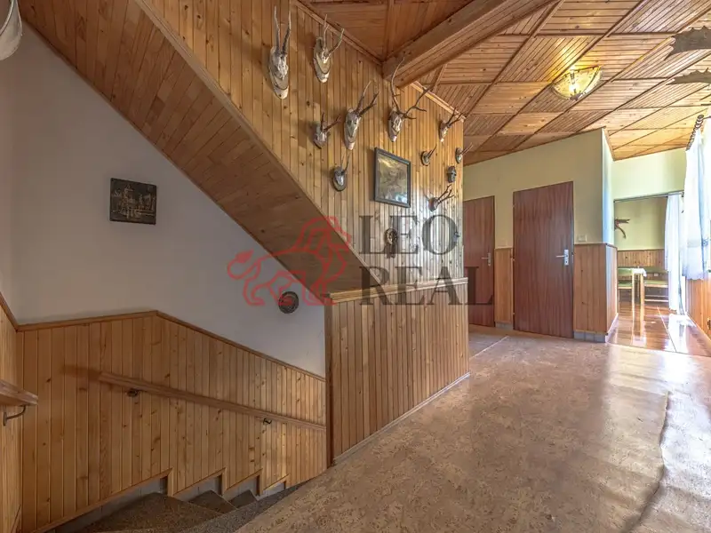 Prodej rodinného domu 250 m², pozemek 496 m², Rovensko pod Troskami – náhled fotky 2