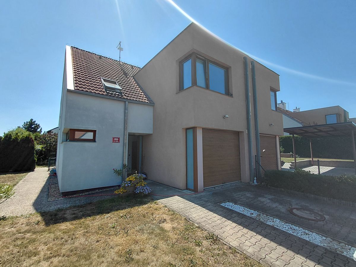 Prodej rodinného domu 159 m², pozemek 374 m² – fotografie 2