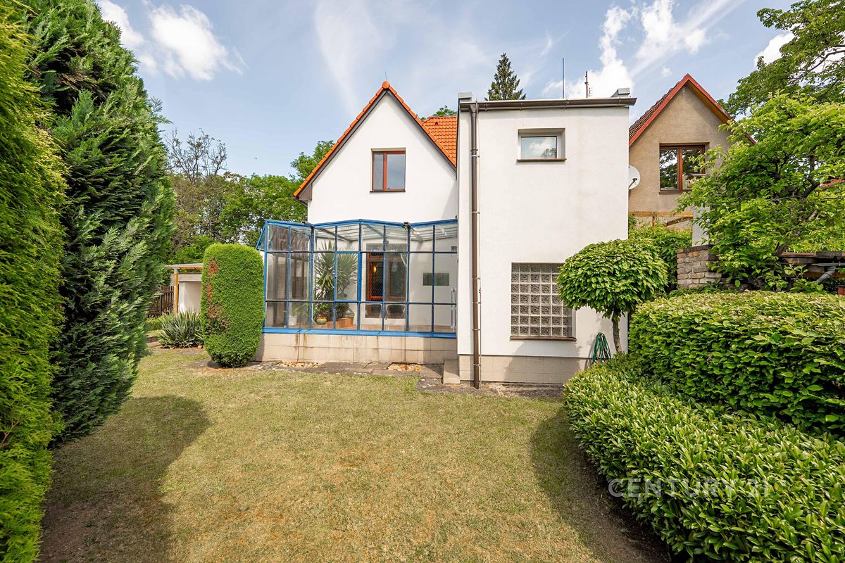 Prodej rodinného domu 220 m², pozemek 228 m² – fotografie 2