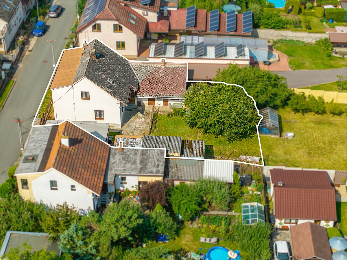 Prodej rodinného domu 177 m², pozemek 588 m² – fotografie 2
