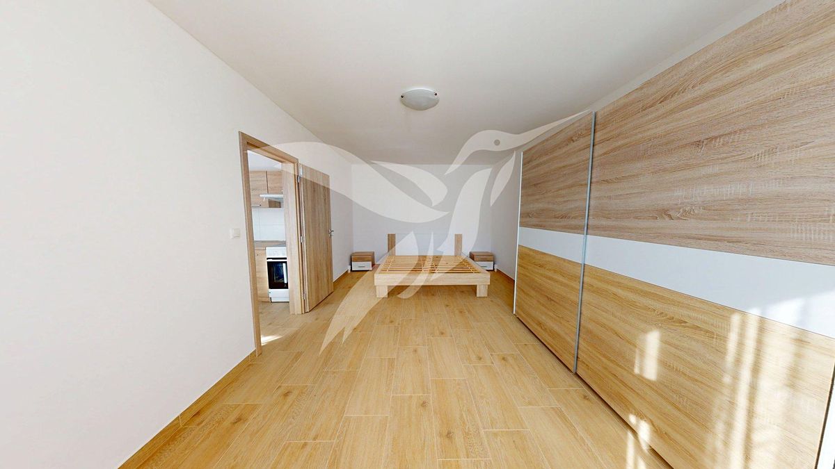 Pronájem bytu 2+kk 40 m² – fotografie 2