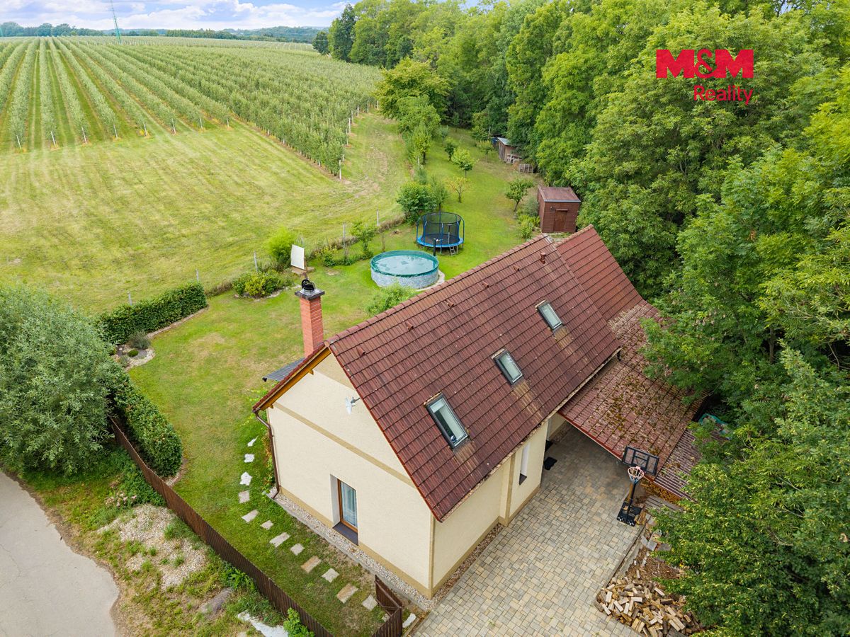 Prodej rodinného domu 115 m², pozemek 1779 m² – fotografie 2