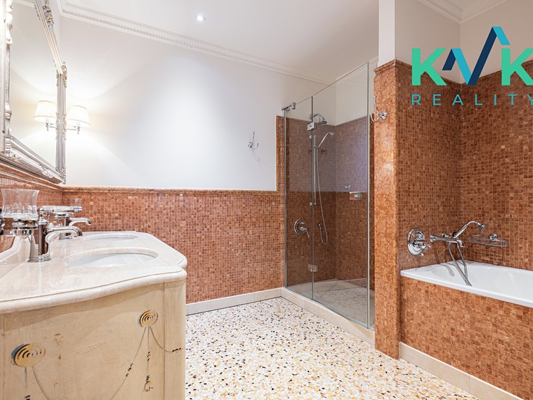 Квартира 6+ на продаж, 252 м² (16 з 40)