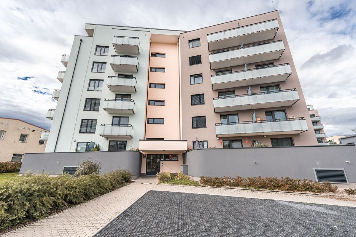 Pronájem bytu 2+kk 47 m² – fotografie 2