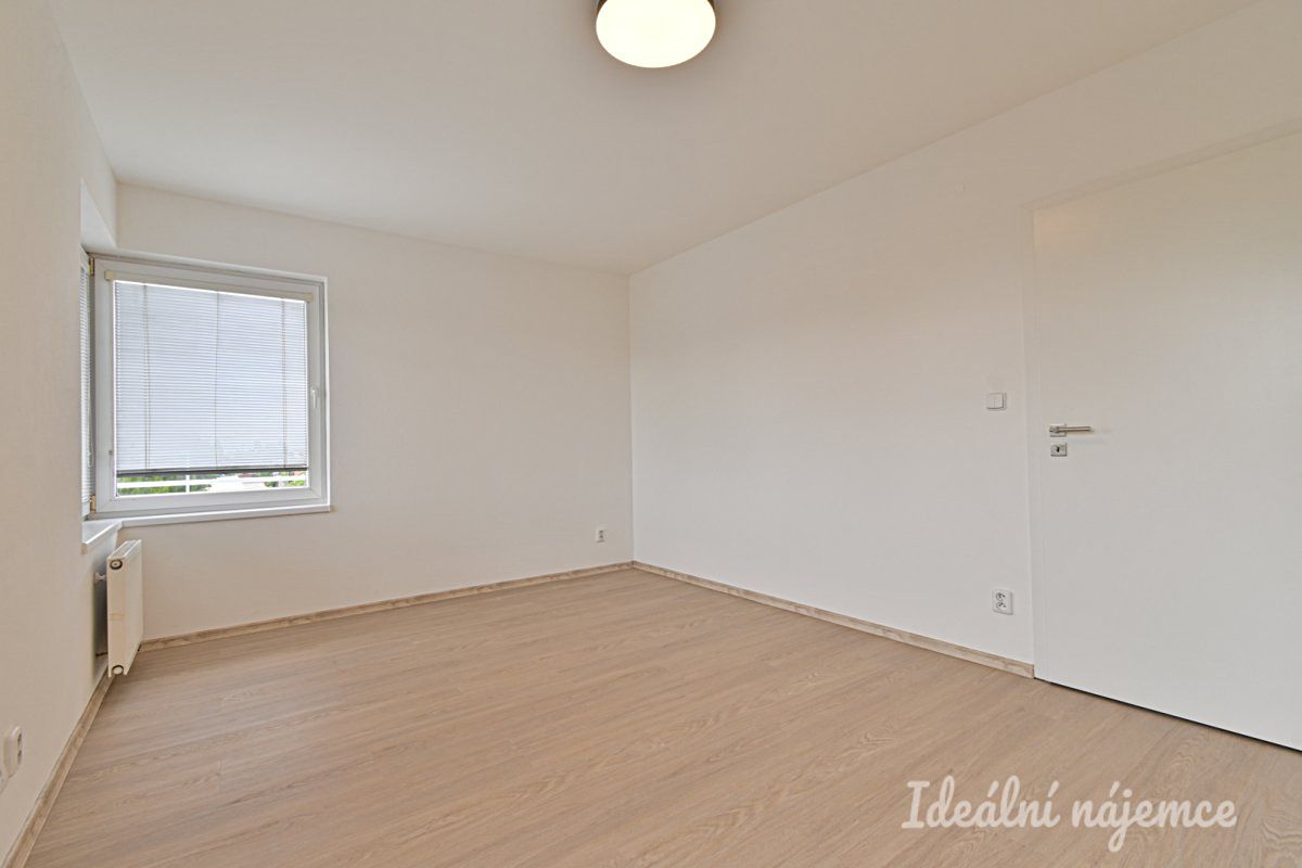Pronájem bytu 2+kk 34 m² – fotografie 2
