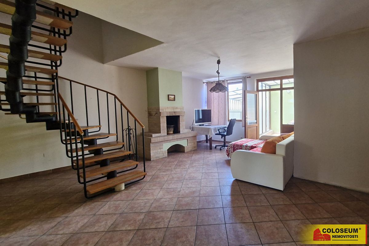 Prodej rodinného domu 350 m², pozemek 224 m² – fotografie 2