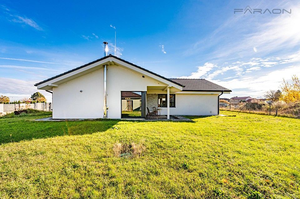 Prodej rodinného domu 131 m², pozemek 846 m², Krupá – fotka 1 z 3