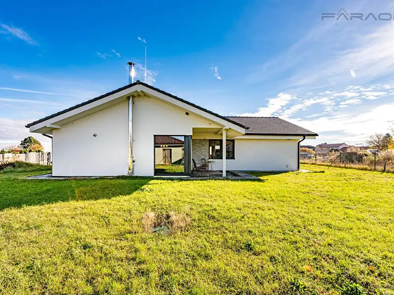 Prodej rodinného domu 131 m², pozemek 846 m², Krupá – náhled fotky 1