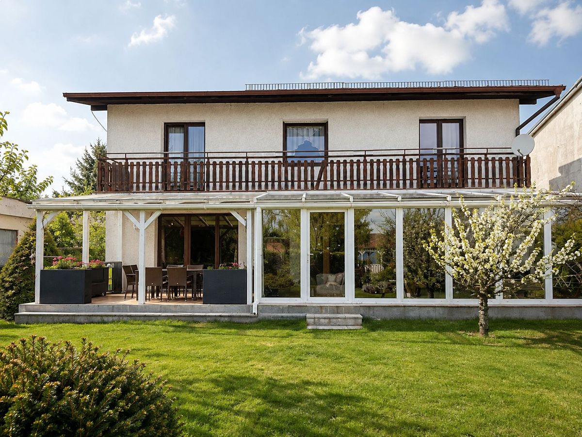 Prodej rodinného domu 206 m², pozemek 1091 m² – fotografie 2