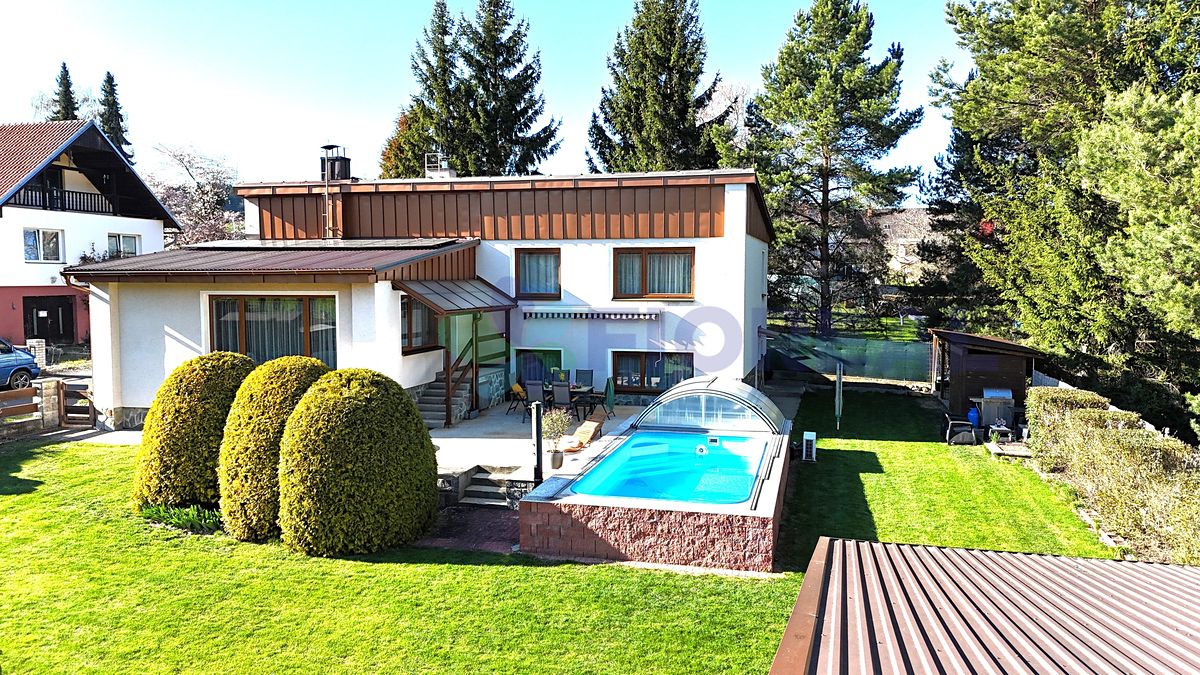 Prodej rodinného domu 253 m², pozemek 875 m²