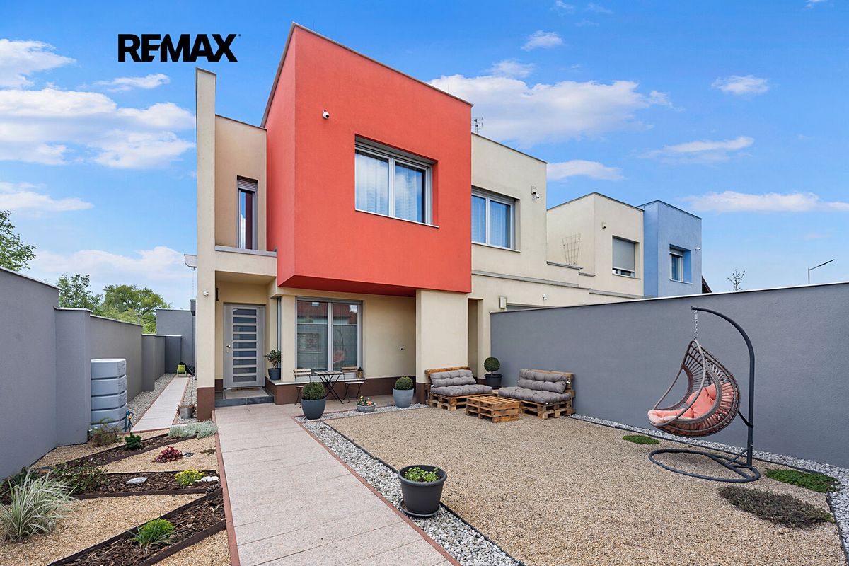 Prodej rodinného domu 265 m², pozemek 701 m²