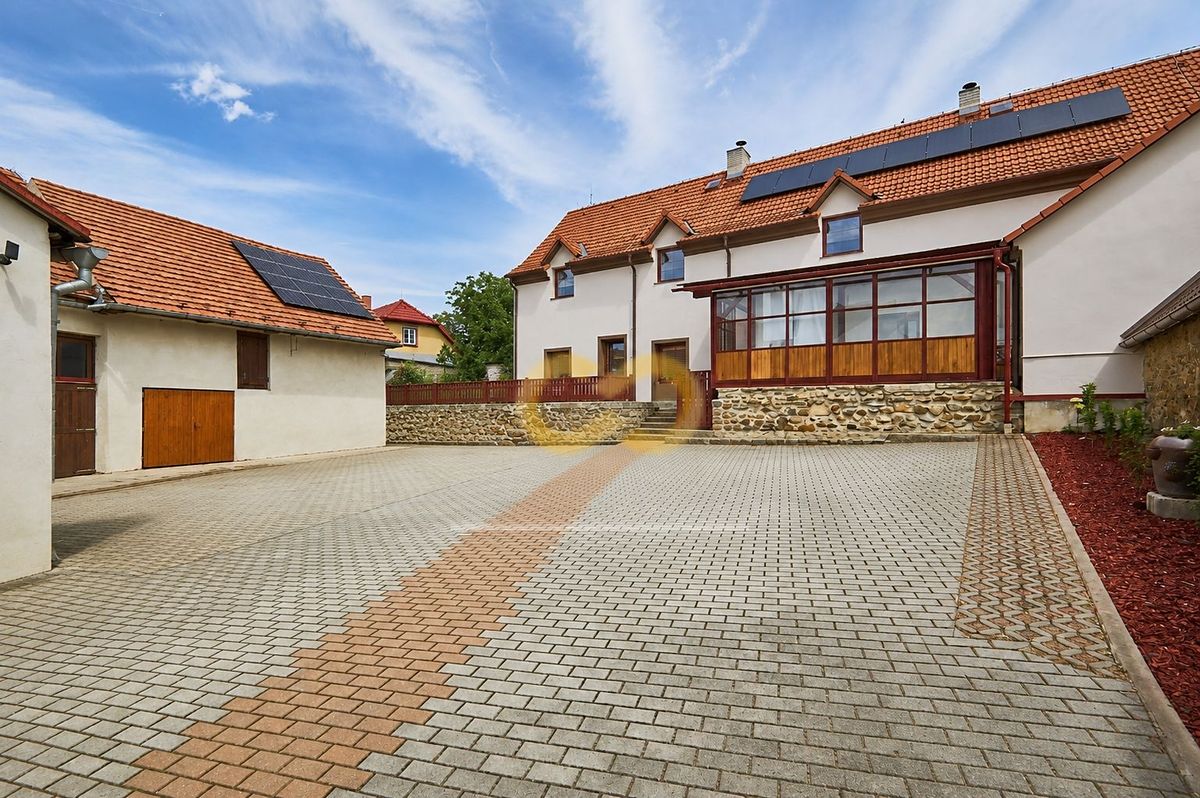 Prodej rodinného domu 930 m², pozemek 1550 m²