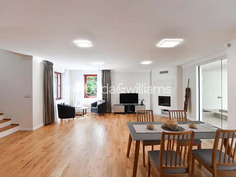 Pronájem rodinného domu 351 m², pozemek 223 m², Praha – náhled fotky 3