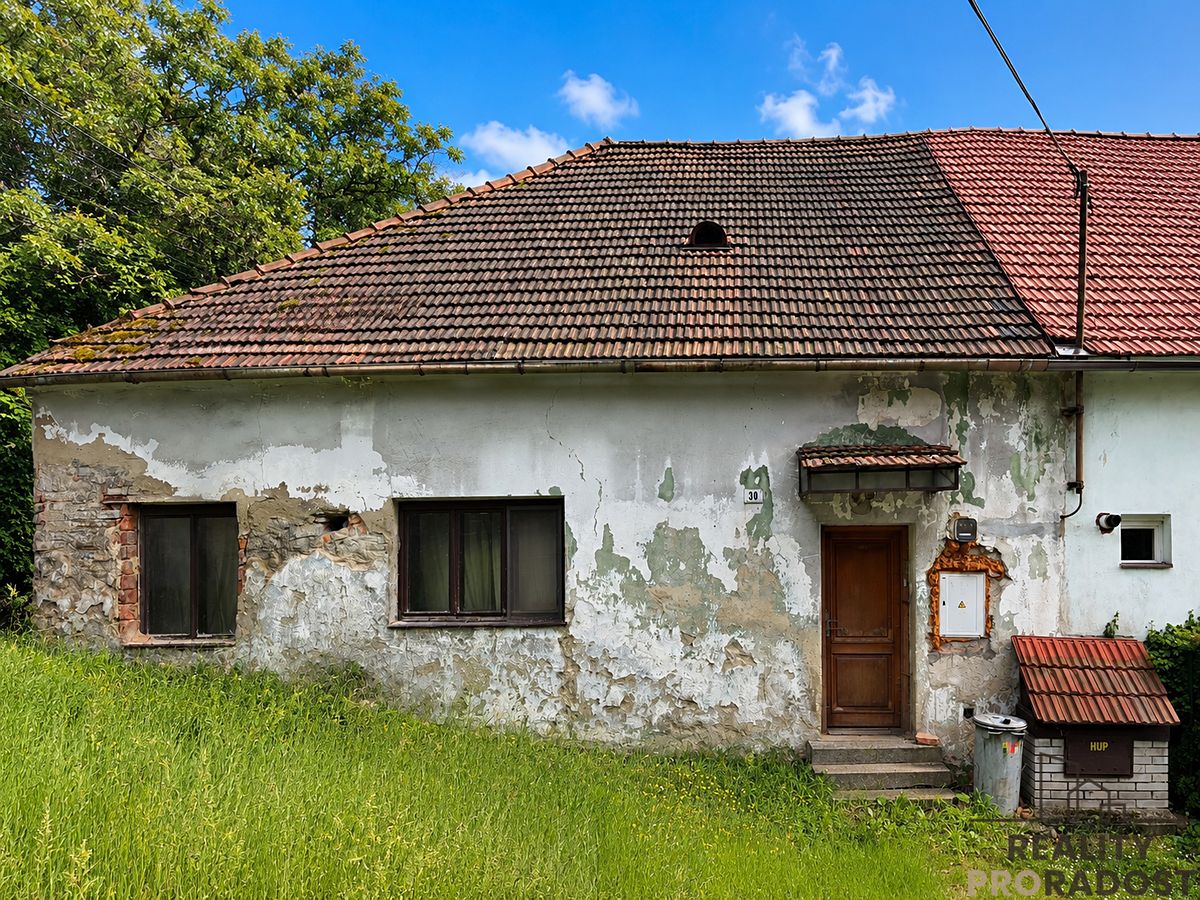 Prodej rodinného domu 200 m², pozemek 200 m² – fotografie 2