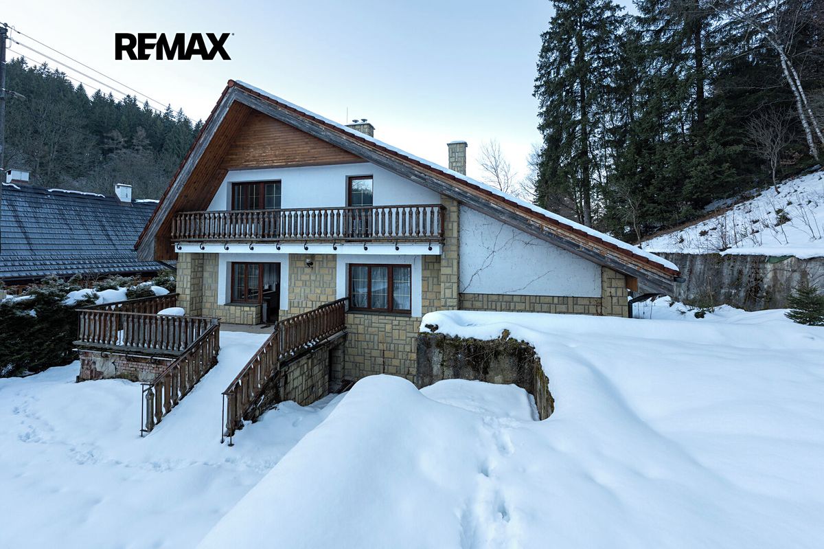 Prodej rodinného domu 313 m², pozemek 10000 m² – fotografie 5