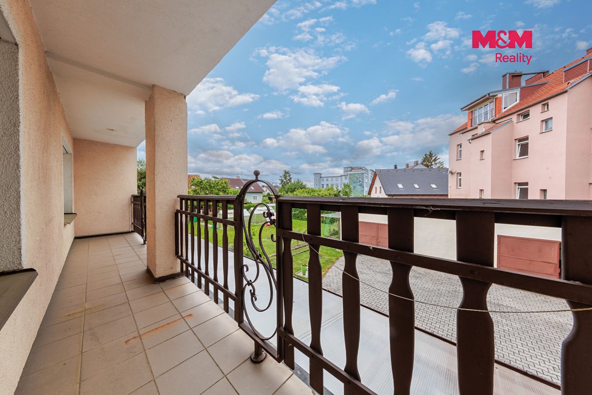 Prodej rodinného domu 318 m², pozemek 758 m² – fotografie 5