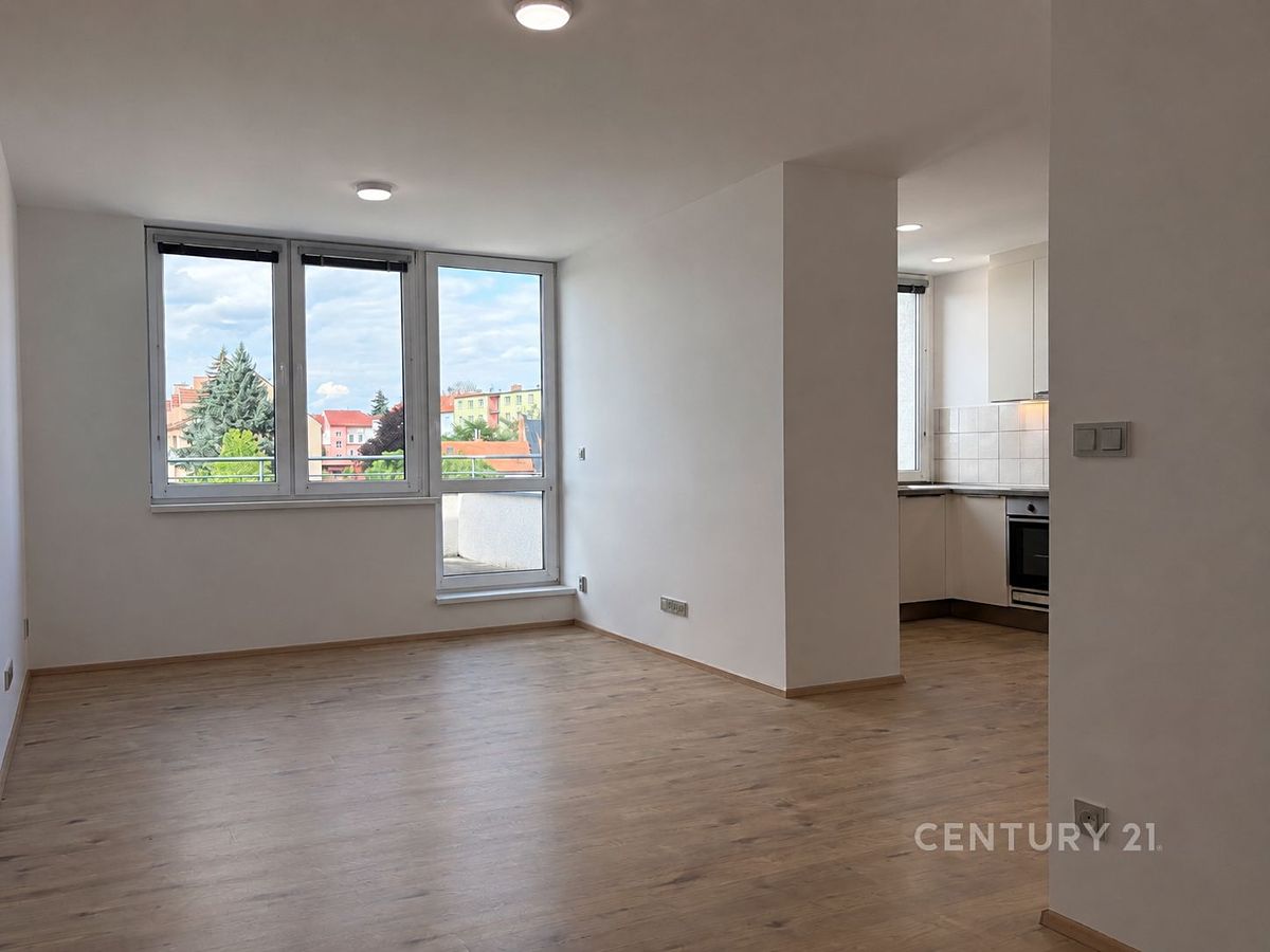 Pronájem bytu 2+kk 43 m² – fotografie 3