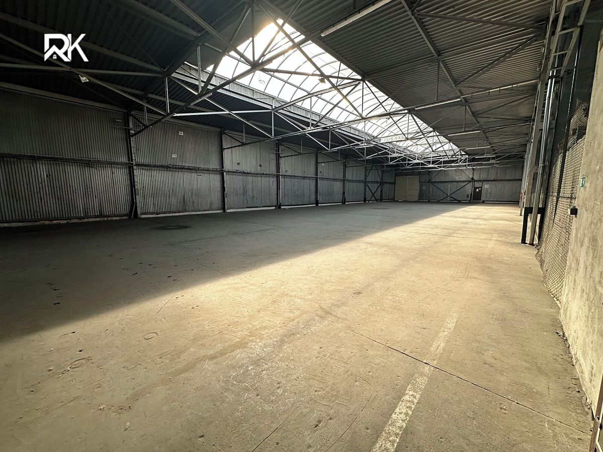 Pronájem skladového prostoru 896 m²