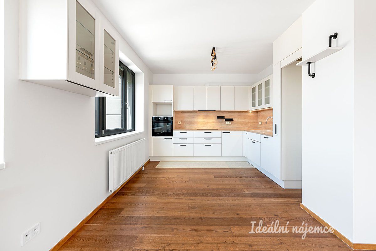 Pronájem bytu 4+kk 117 m² – fotografie 2