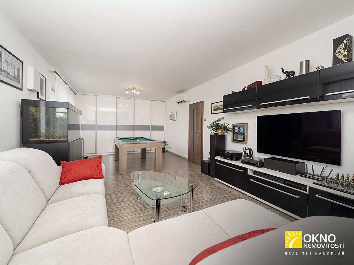 Prodej rodinného domu 360 m², pozemek 868 m² – fotografie 3