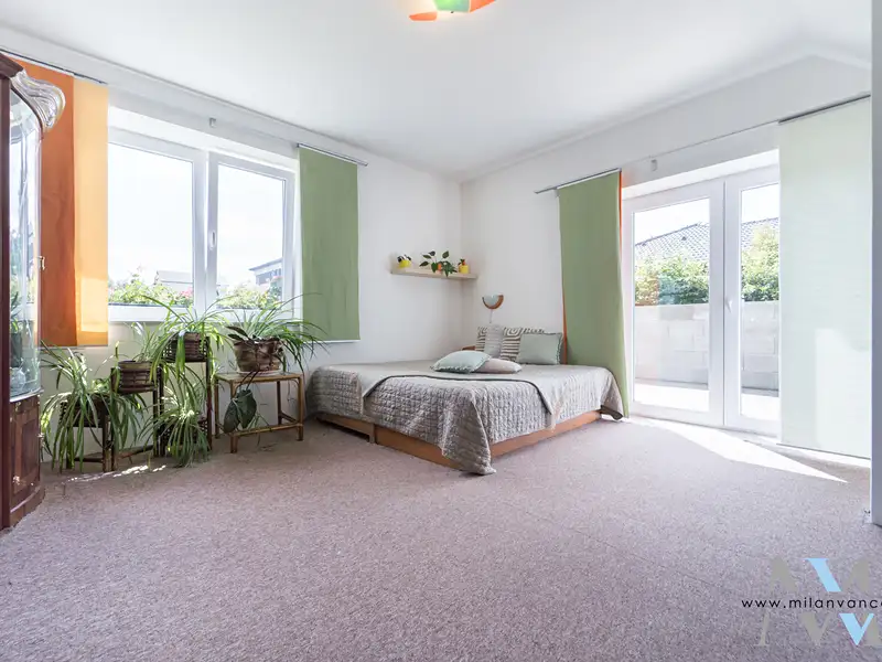 Prodej rodinného domu 233 m², pozemek 812 m², Zbuzany – náhled fotky 3