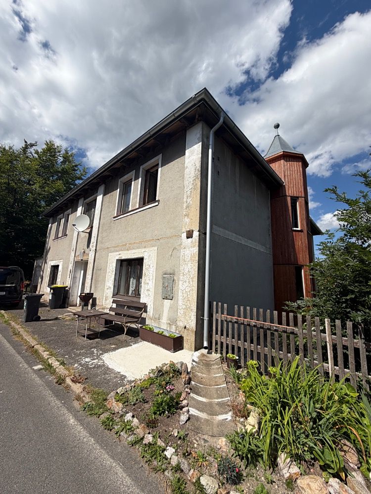 Prodej rodinného domu 600 m², pozemek 1601 m²