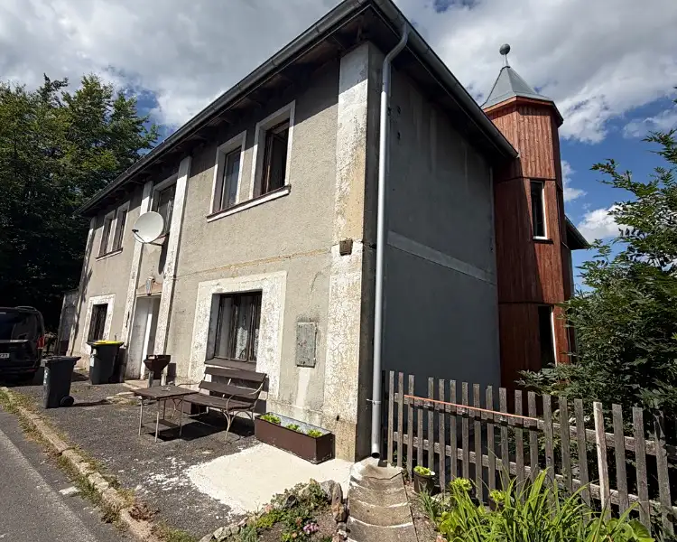 Prodej rodinného domu 600 m², pozemek 1601 m², Dubí – náhled fotky 1