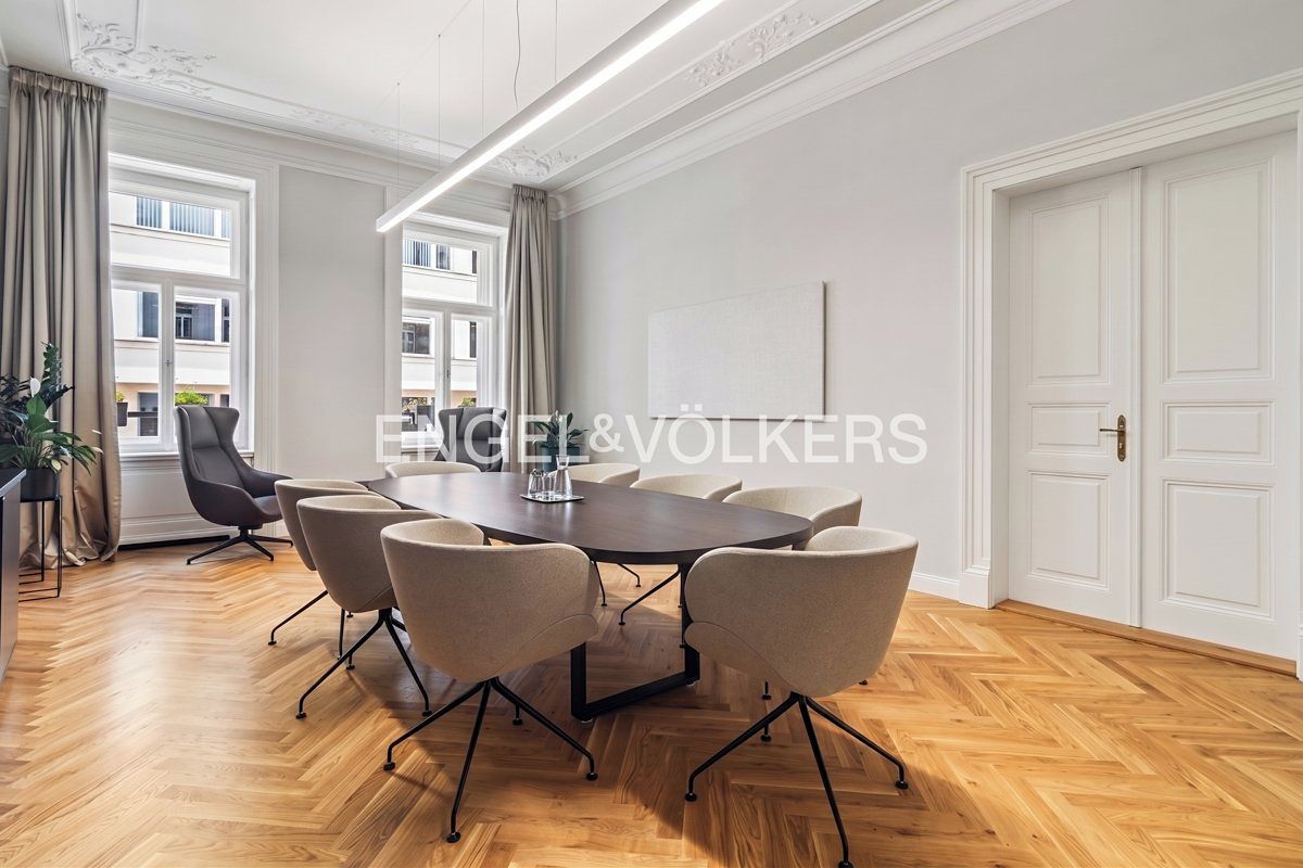 Pronájem kanceláře 381 m² – fotografie 2