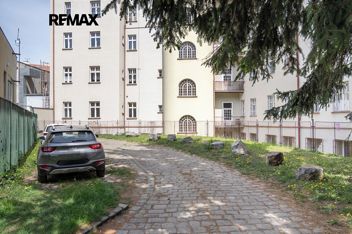 Prodej garážového stání 12 m² – fotografie 3