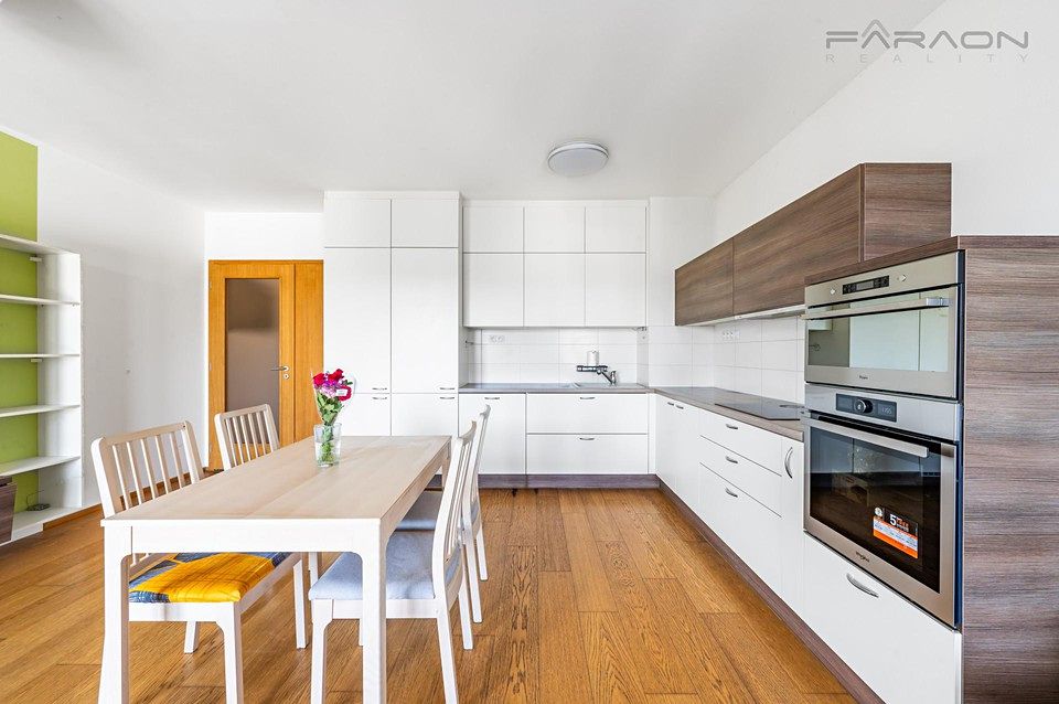 Pronájem bytu 3+kk 86 m²