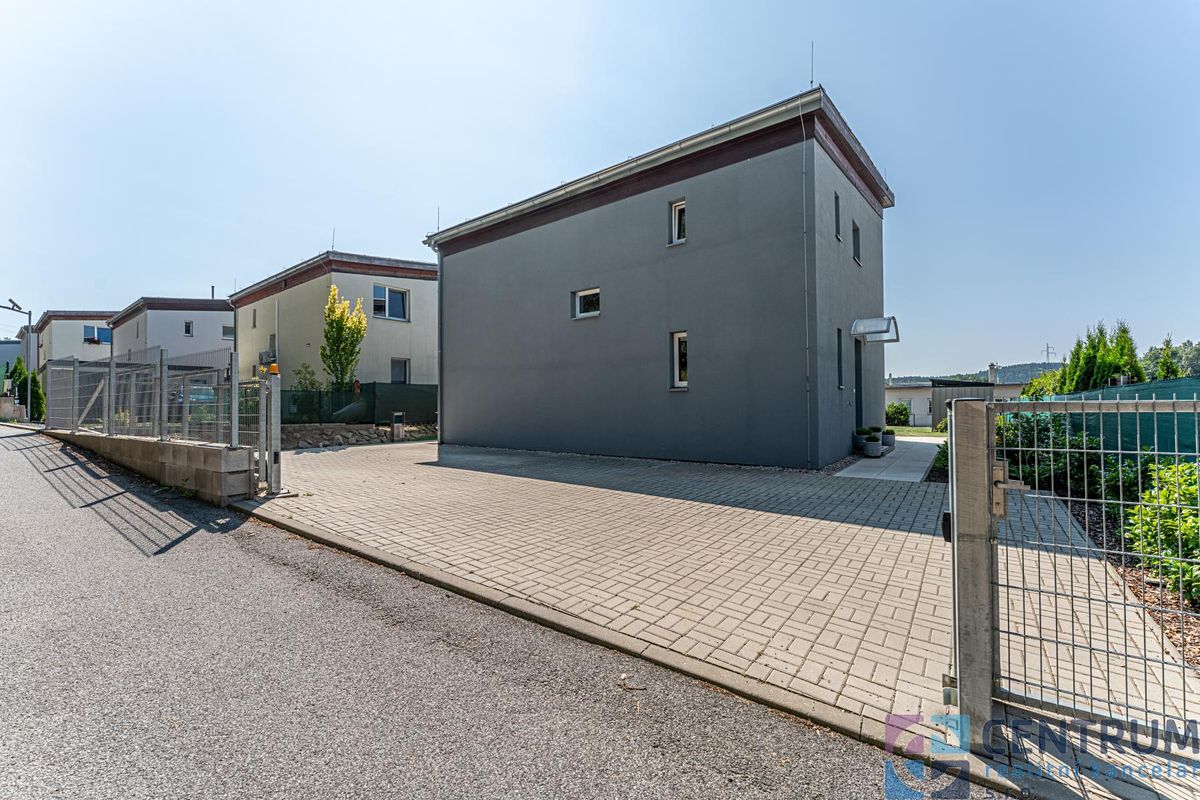 Prodej rodinného domu 125 m², pozemek 594 m² – fotografie 3