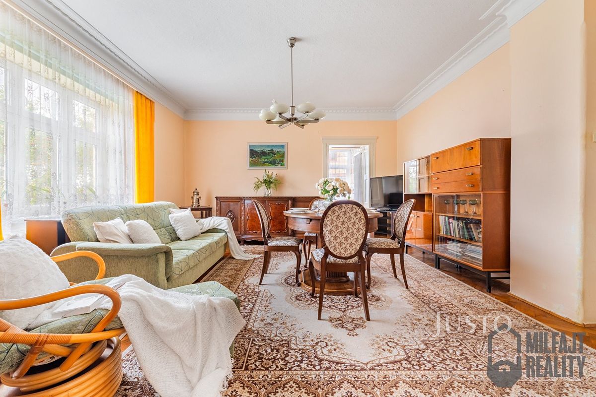 Prodej rodinného domu 200 m², pozemek 635 m² – fotografie 3