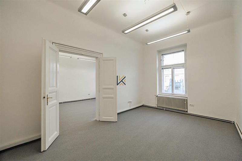 Pronájem kanceláře 228 m² – fotografie 2