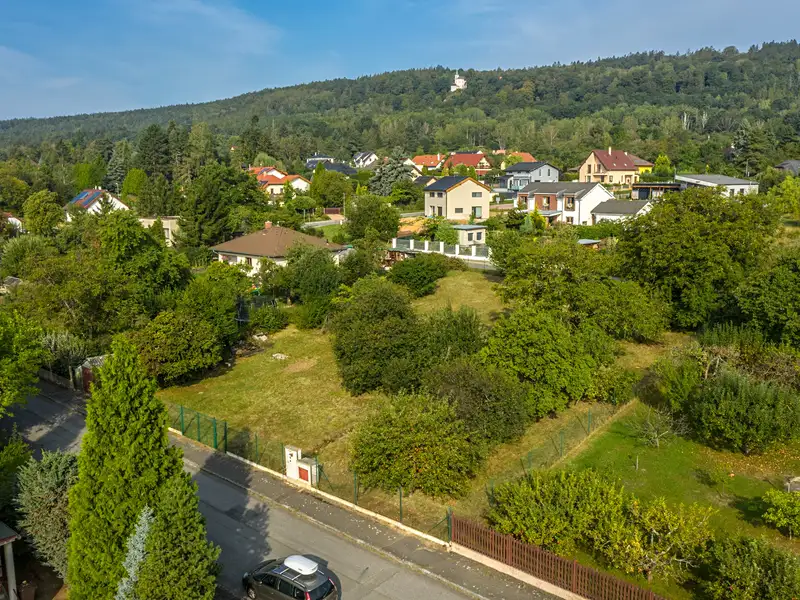 Prodej stavebního pozemku 1904 m², Mníšek pod Brdy – náhled fotky 1